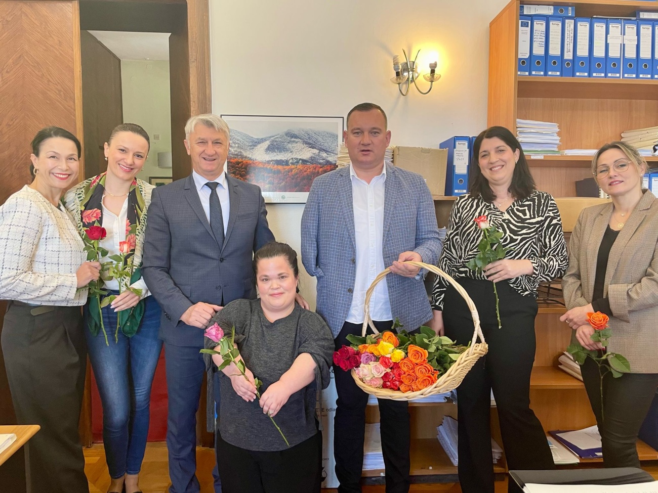 Uoči Dana žena županijskim djelatnicama uručene ruže