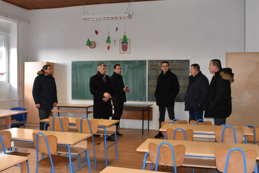 Završeni radovi na uređenju područne škole u Vrani
