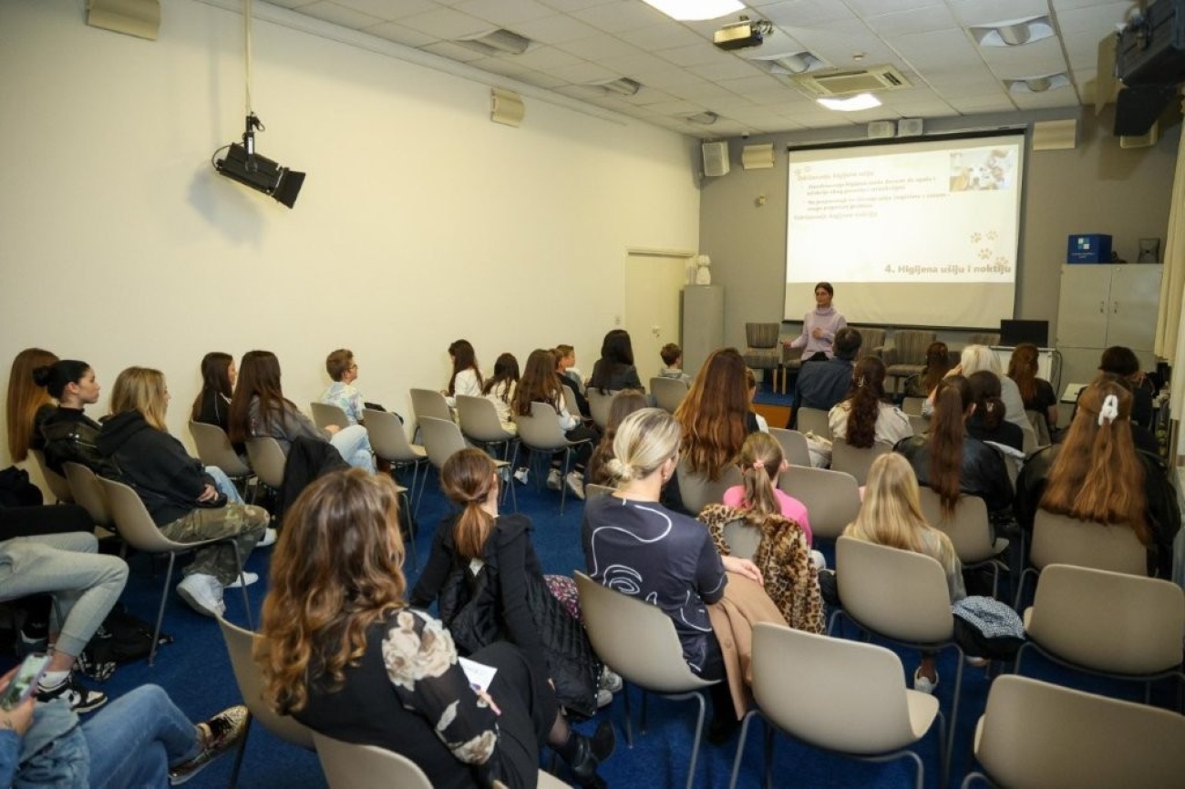 Održano edukativno predavanje "Daj šapu" – djeca učila kako odgovorno brinuti o kućnim ljubimcima