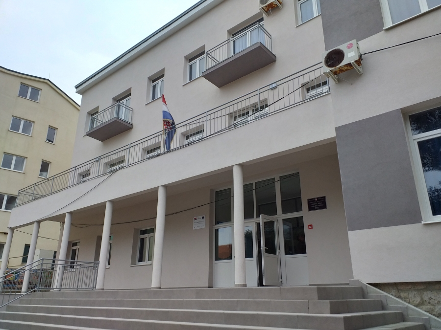 Obnova OŠ Jurja Dalmatinca Pag-Projekt rekonstrukcije 2. kata zgrade matične škole u Pagu