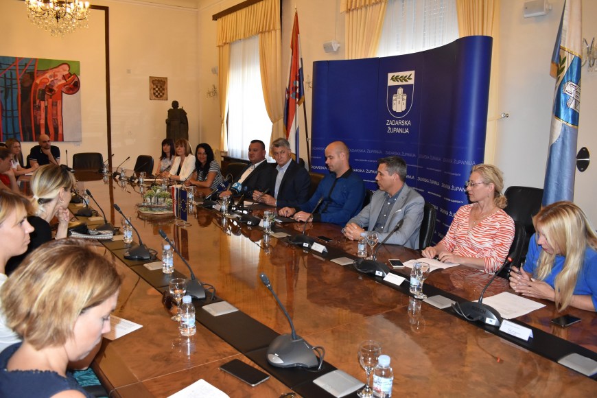 Potpisan Ugovor za izvođenje radova na energetskoj obnovi zgrade Osnovne škole Nikole Tesle u Gračacu.