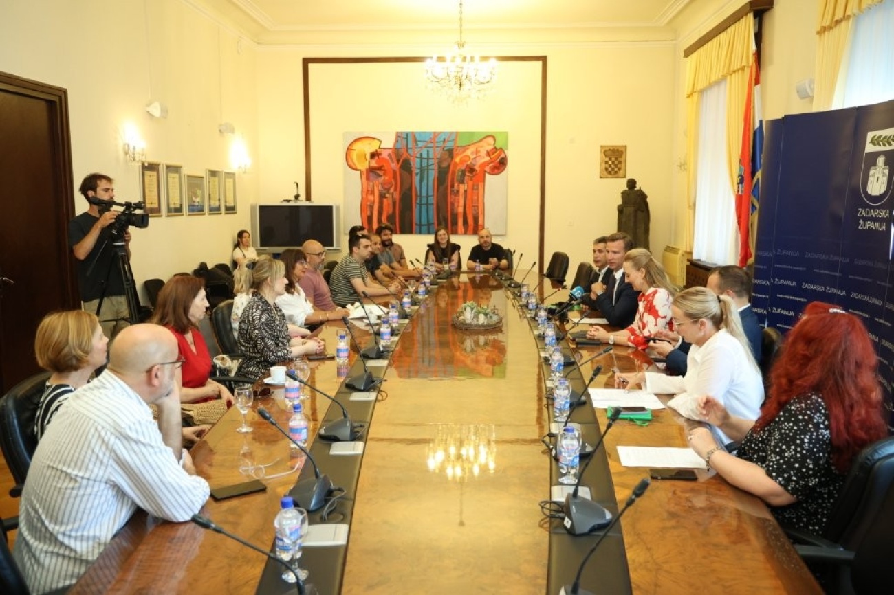 Župan Bilaver primio nagrađene lutkare: “Veselim se vašim budućim predstavama i priznanjima”