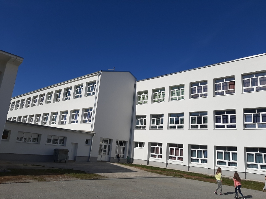 Zahvaljujući EU sredstvima i energetskoj obnovi Osnovne škole Nikole Tesle u Gračacu smanjena potrošnje energije za 56% na godišnjoj razini