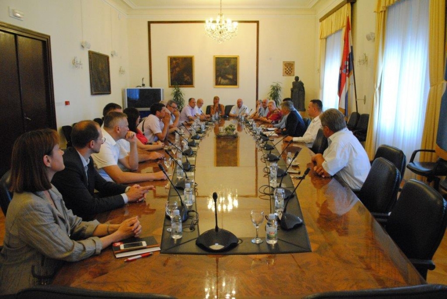 Župan održao sastanak sa ravnateljima županijskih  ustanova