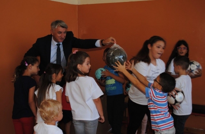 Počela nova školska godina: Župan Longin pozdravio učenike u Škabrnji