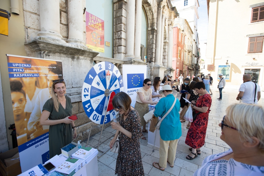 EDIC Zadar predstavio se građanima Zadra na Narodnom trgu