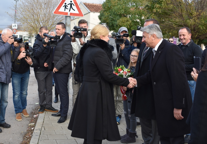 Predsjednica se poklonila žrtvama Škabrnje