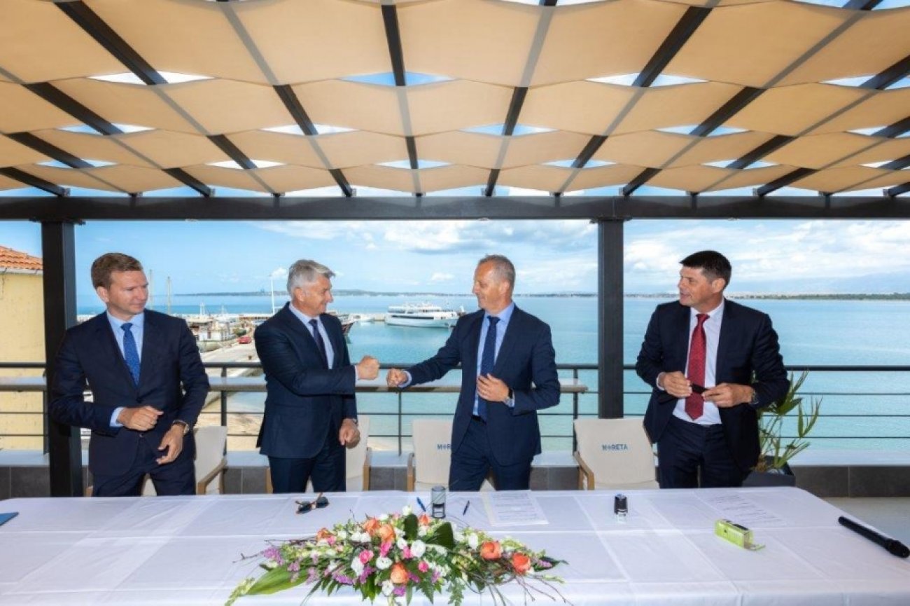 U Privlaci potpisani ugovori za produljenje i produbljenje Privlačkog gaza i sanaciju glavnog mula