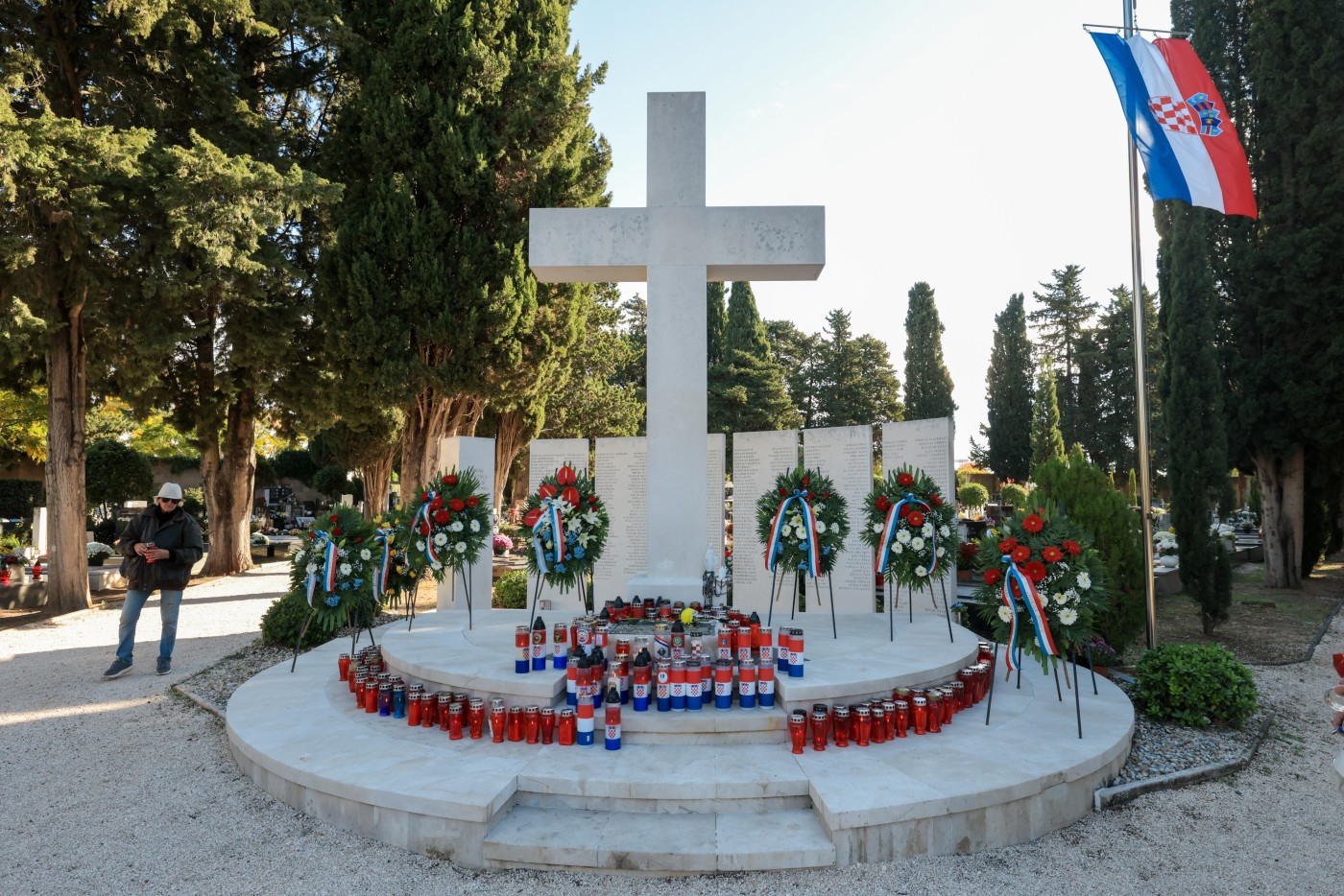 Uoči Svih svetih i Dušnog dana odana počast na Gradskom groblju u Zadru