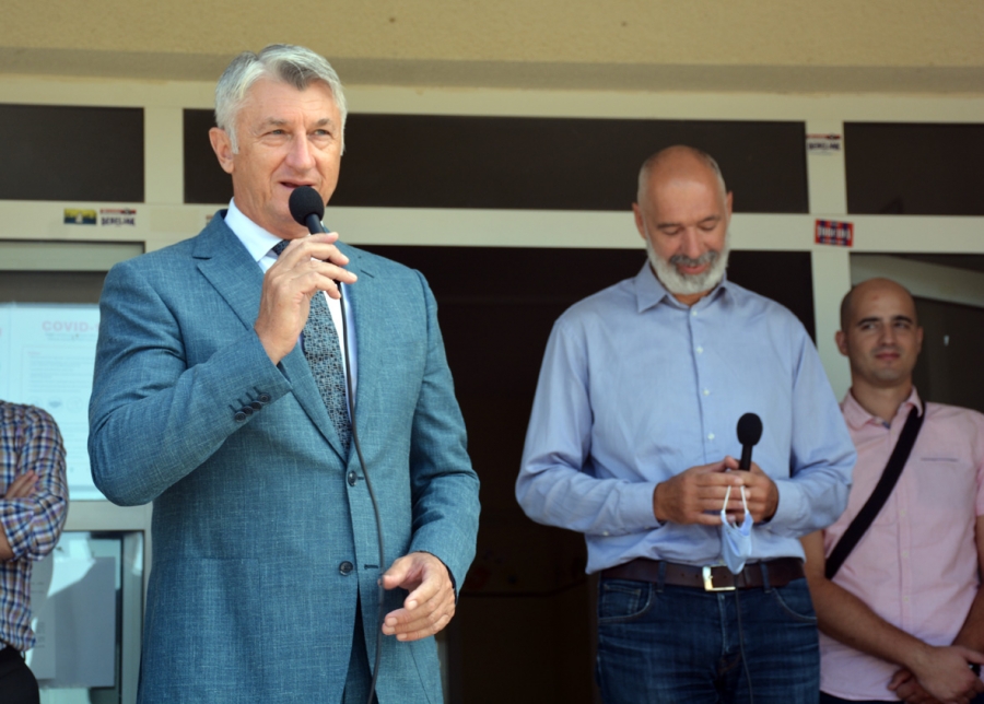 Župan posjetio škole u Perivoju Vladimira Nazora, u Debeljaku i na Ploči