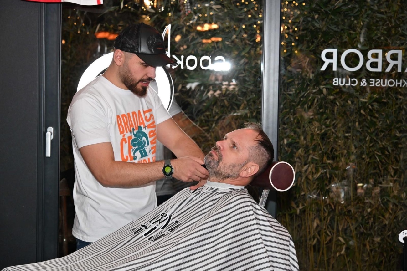 Zamjenik župana Robertino Dujela obrijao bradu za humanitarni cilj