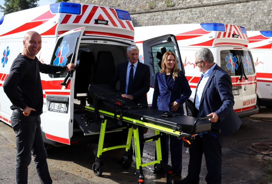Zavodu za hitnu medicinu isporučena četiri nova sanitetska vozila
