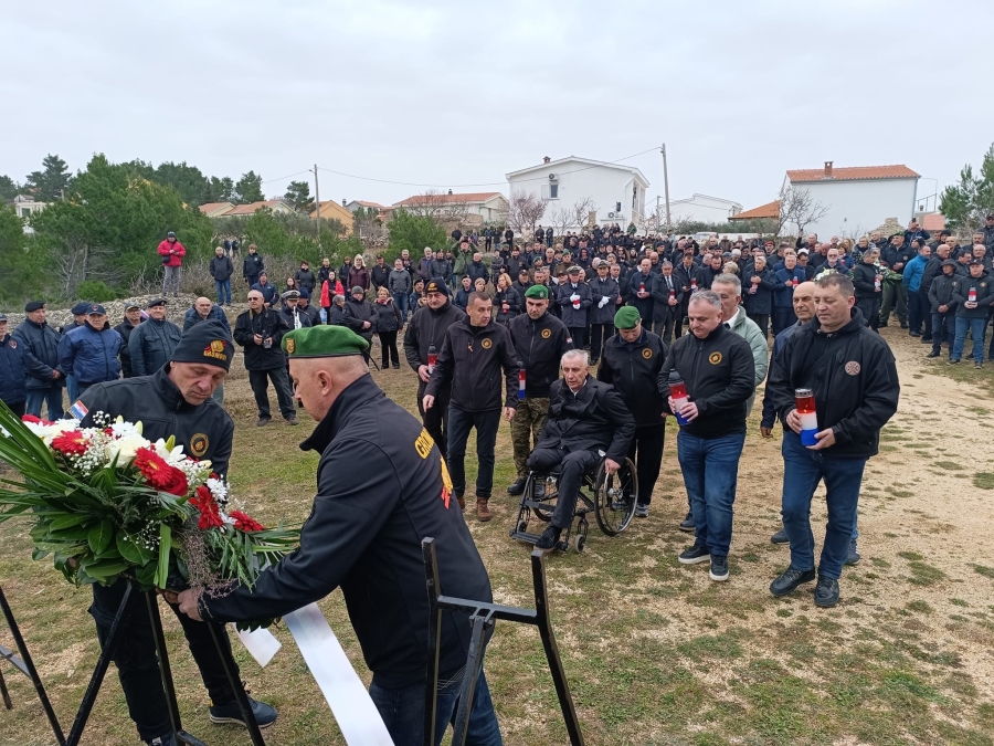 Odana počast poginulim hrvatskim braniteljima u Novigradu i Paljuvu