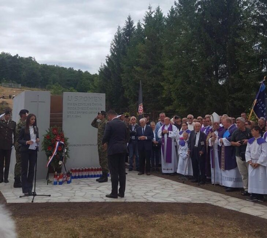 U Boričevcu otkriven spomenik žrtvama iz obitelji Ivezić