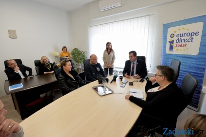 Zamjenik župana Šime Mršić upoznao je Ogniana Zlateva s aktualnim projektima koji se provode u Zadarskoj županiji, s naglaskom na one koje su financirani sredstvima iz EU fondova