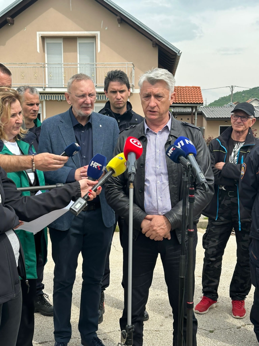 Ministri u pratnji župana Longina obišli Obrovac i Gračac