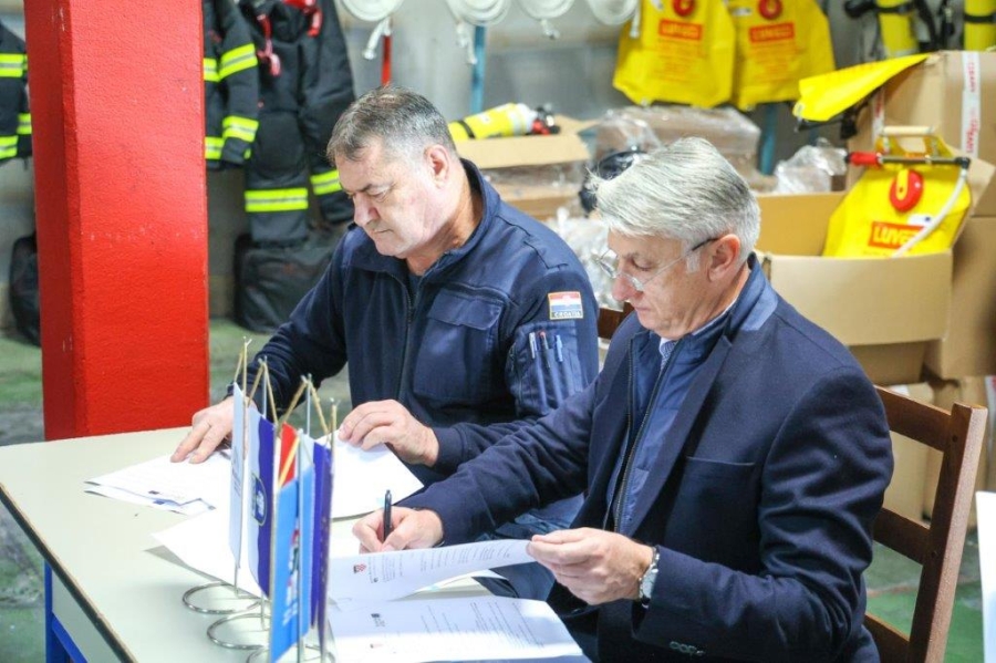 Zadarska županija ustupila vatrogascima opremu vrijednu preko dva milijuna kuna