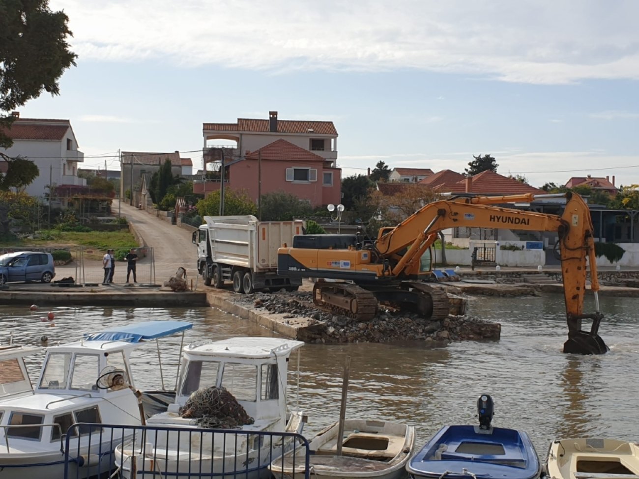 Županijska lučka uprava započela radove na sanaciji obalnog zida u luci Čeprljanda