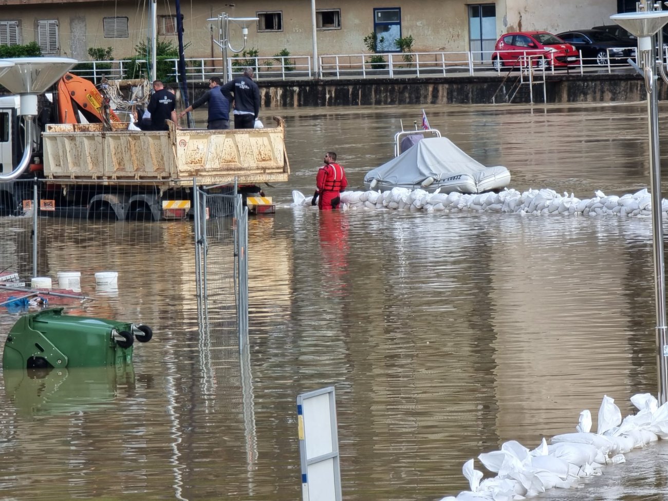 U Obrovcu zbog poplave izvanredno stanje